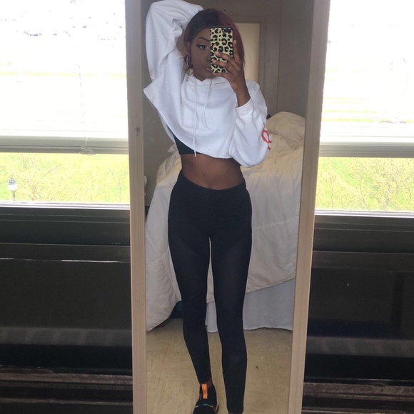 White cropped hoodie - Picture 2 of 3